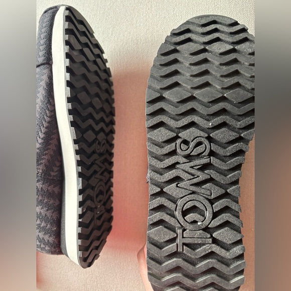 Tom’s women’s Resident 2.0 Sneaker. Size 7.5 - Picture 3 of 3